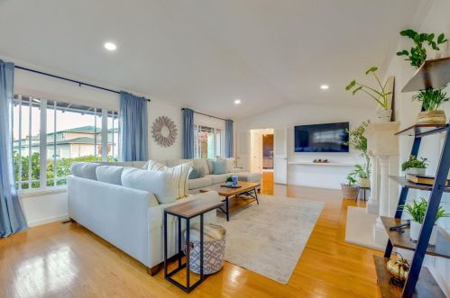 1640 Kentfield Ave, Redwood City CA  94061-2706 exterior