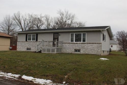 108 Cherry St, Bloomfield, IA 52537-1530