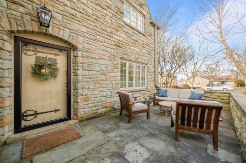 135 Longuevue Dr, Pittsburgh, PA 15228-1540