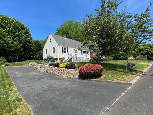 25 Roseleah Dr, Waterford, CT 06385-4311