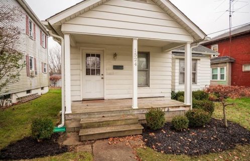 1524 Ridge Ave, Hermitage, PA 16150-1067