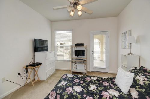 5482 Tares Cir, Elk Grove CA  95757-4361 exterior