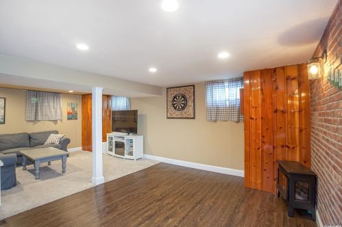612 3rd Ave, Elwood NY  11731-3435 exterior