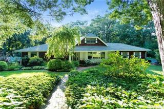 9 Danville Dr, Greenlawn, NY 11740-2810