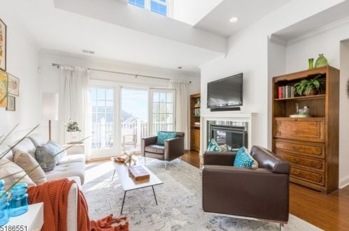 102 Quarry Dr, West Paterson NJ  07424-4255 exterior