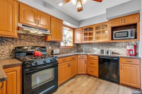 284 Howell Rd, Englewood NJ  07631-2106 exterior