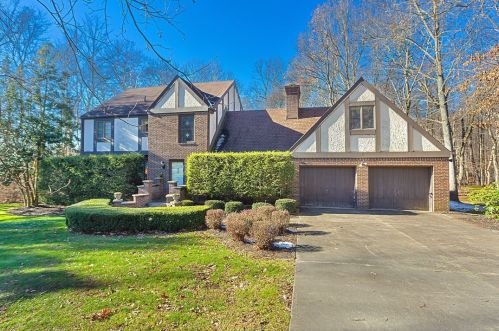 1417 Breakneck Rd, Connellsville, PA 15425-6510