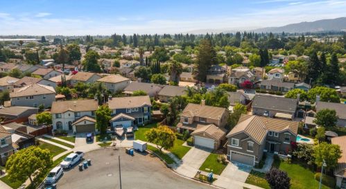 530 El Invierno Dr, Gilroy, CA 95020-7283