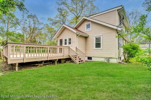 226 Davis Ave, Lacey NJ  08731-3519 exterior