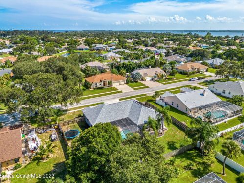 816 Brookstone Dr, Merritt Island FL  32952-4141 exterior