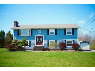 73 Birch Swamp Rd, Warren RI  02885-1000 exterior