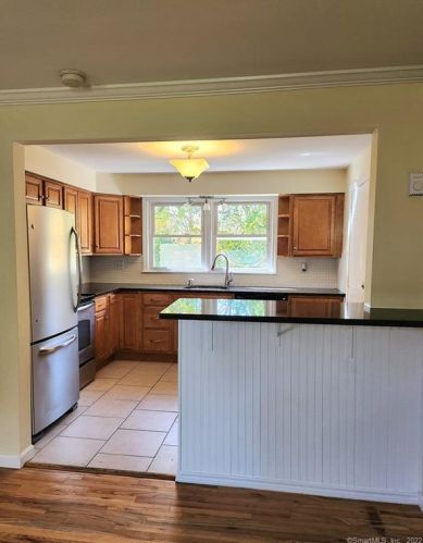 66 Long Meadow Hill Rd, Brookfield Center, CT 06804-1355