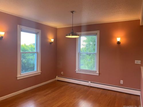 96 Charter Oak St, Manchester CT  06040-6211 exterior