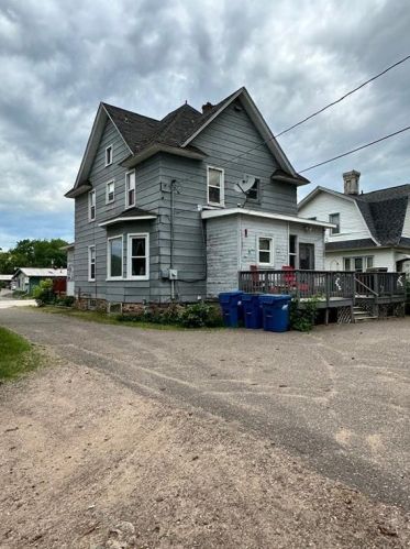806 River St, Spooner, WI 54801-7672