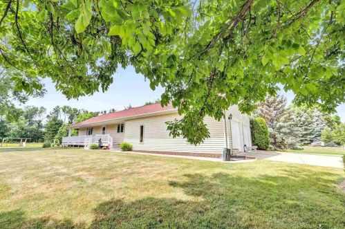3868 Van Lanen Rd, Green Bay, WI 54311-9703