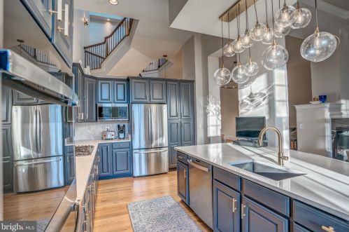 18285 Mullfield Village Ter, Leesburg VA  20176-7466 exterior