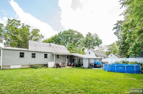 397 Pleasant Ave, N Milford NJ  07646-1222 exterior