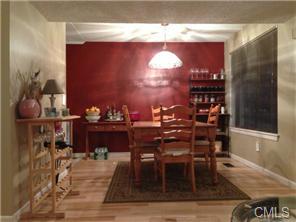 70 Peddlers Dr, Branford, CT 06405-5834