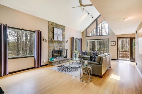 3 Seasons Ln, Londonderry, NH 03053-2963