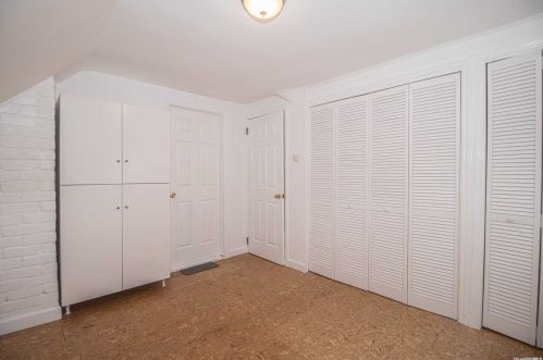 37 Winter Ln, Hicksville NY  11801-6219 exterior