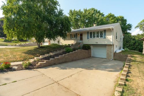 33 Imperial Dr, Saint Paul, MN 55118-2418