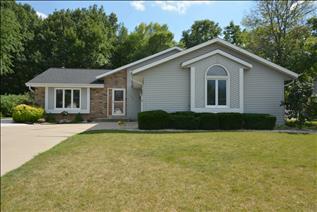 11203 Drake Ln, Hales Corners, WI 53132-2162