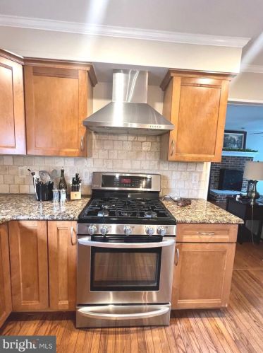 337 Hanby Cir, Boothwyn PA  19061-2319 exterior