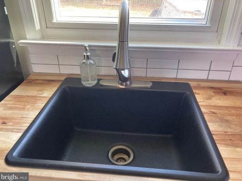 3 Dewar Dr, Trenton NJ 08620-2435 exterior