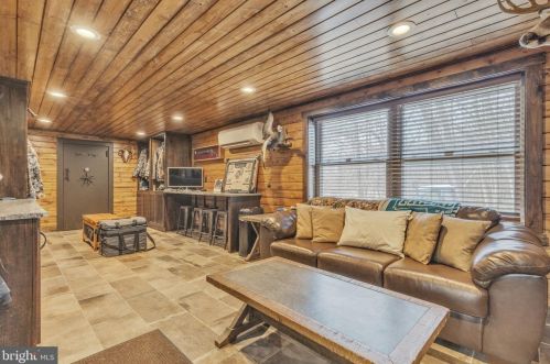 125 Commissioners Pike, Pilesgrove NJ 08098-2033 exterior