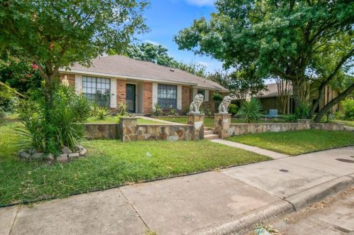 2736 Daybreak Dr, Dallas, TX 75287-5815