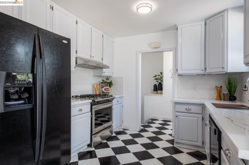 3963 Coolidge Ave, Oakland CA  94602-3428 exterior