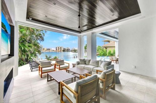 3401 Crayton Rd, Naples FL 34103-3515 exterior