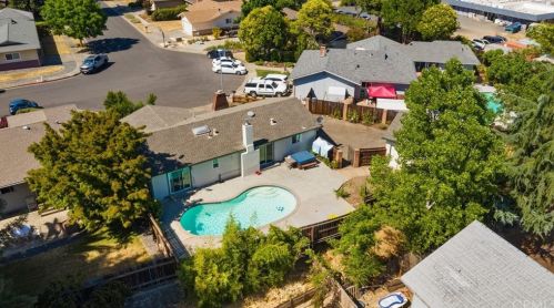 1205 Marwen Dr, Ukiah CA  95482-5634 exterior
