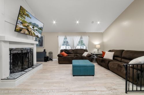 13 Pelican Dr, Berkeley Township NJ 08721-1654 exterior