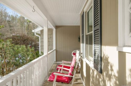 1 Howe St, Lewisboro, NY 10590-1308