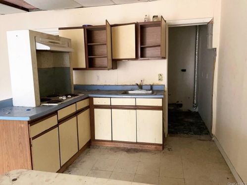 15 Chestnut Ridge Rd, Mahopac NY  10541-3320 exterior