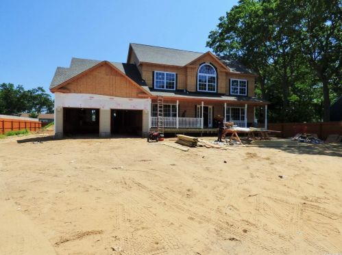 179 Avenue B, Holbrook, NY 11741-1442