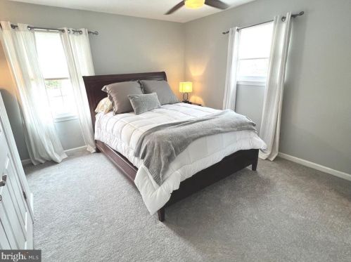 337 Hanby Cir, Boothwyn PA  19061-2319 exterior