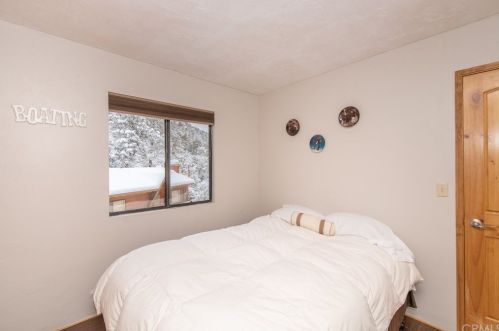 1113 Chimney Peak Rd, Big Bear City CA  92314-8871 exterior