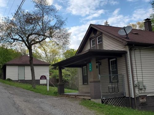 340 Queenstown Rd, Karns City PA  16041-3014 exterior