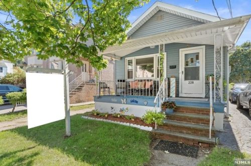 228 Ruby Ave, Palisades Park NJ  07650-1934 exterior