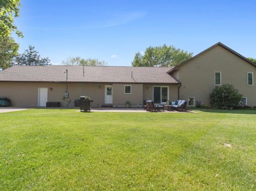 7116 Lakeview Dr, Lino Lakes, MN 55014-1243