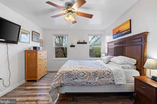 5593 Neddleton Ave, Woodbridge VA  22193-4156 exterior