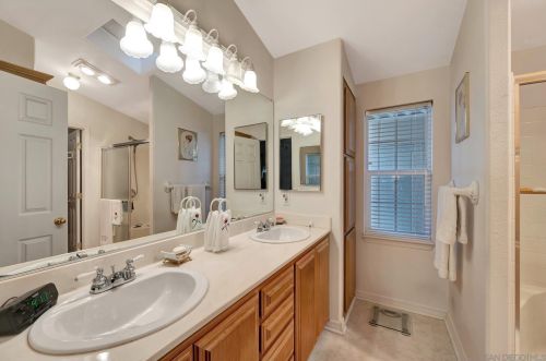 5232 Don Valdez Dr, Carlsbad CA  92010-3953 exterior