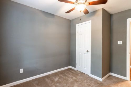 2202 Chestnut Ave, Fort Worth TX  76164-7953 exterior