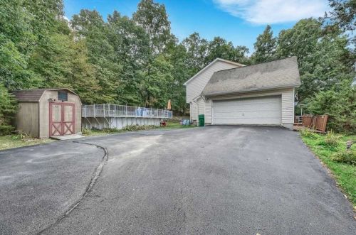 24 Woodland Ct, New Hamburg, NY 12590-5363