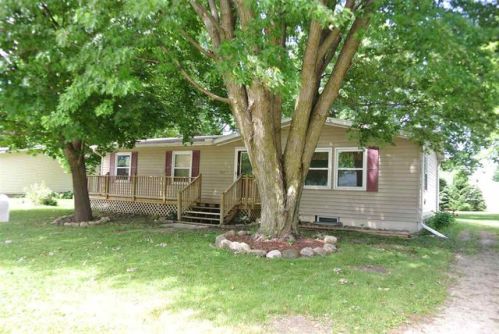 909 6th St, Osage, IA 50461-1255