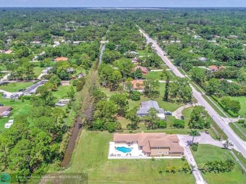 11538 Persimmon Blvd, West Palm Beach FL  33411-9021 exterior