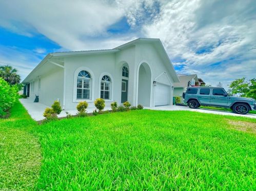568 95th Ave, Naples FL  34108-2453 exterior