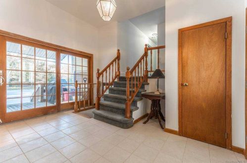 4 Brunswick Dr, Elwood NY  11731-5405 exterior